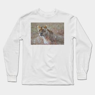 Camouflage: Female Lion Portrait, Maasai Mara, Kenya Long Sleeve T-Shirt